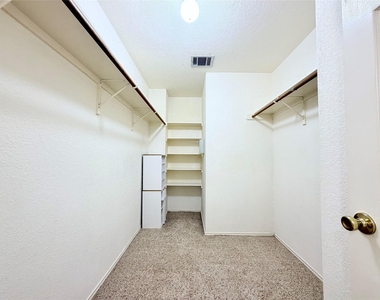 9802 Copper Creek Dr - Photo Thumbnail 27