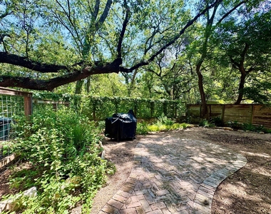 702 W Gibson St - Photo Thumbnail 31