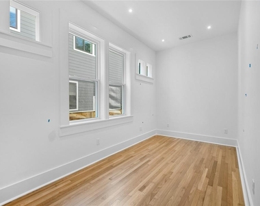 702 W Gibson St - Photo Thumbnail 12