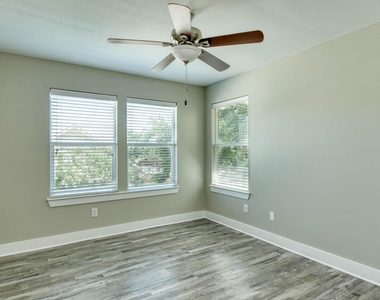 615 Spring St - Photo Thumbnail 5