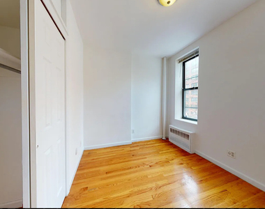 East 76th Street - Photo Thumbnail 5