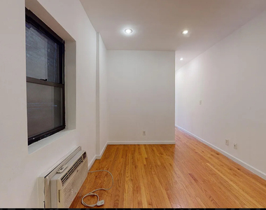 East 76th Street - Photo Thumbnail 4