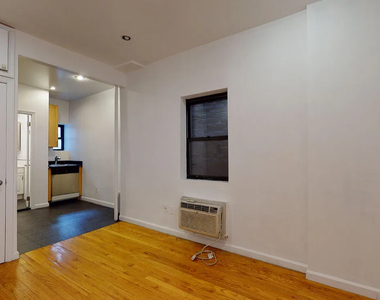 East 76th Street - Photo Thumbnail 3