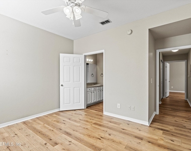 13700 Richmond Park Drive N - Photo Thumbnail 18