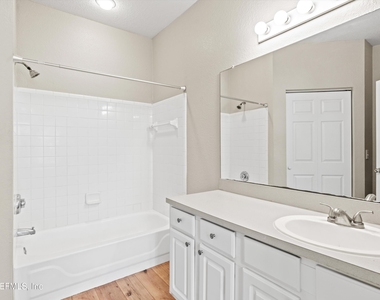 13700 Richmond Park Drive N - Photo Thumbnail 15