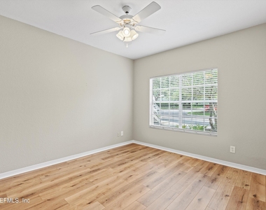 13700 Richmond Park Drive N - Photo Thumbnail 13