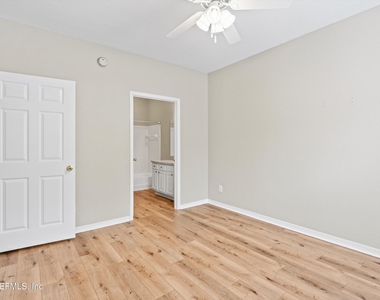 13700 Richmond Park Drive N - Photo Thumbnail 14