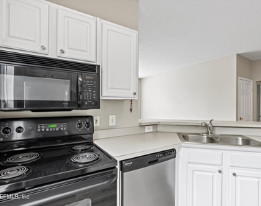 13700 Richmond Park Drive N - Photo Thumbnail 11