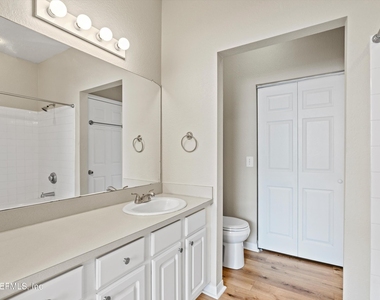 13700 Richmond Park Drive N - Photo Thumbnail 19