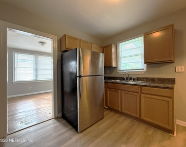 843 Mackinaw Street - Photo Thumbnail 6