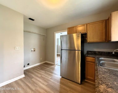 843 Mackinaw Street - Photo Thumbnail 7