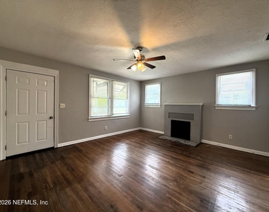843 Mackinaw Street - Photo Thumbnail 3