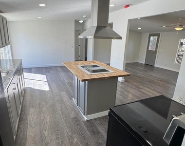 7934 Sunnybrook Road - Photo Thumbnail 2