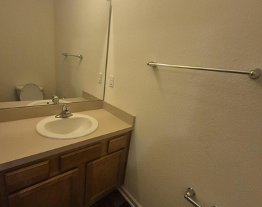 141 Whitland Way - Photo Thumbnail 6