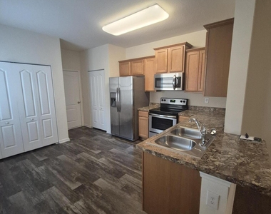 141 Whitland Way - Photo Thumbnail 4