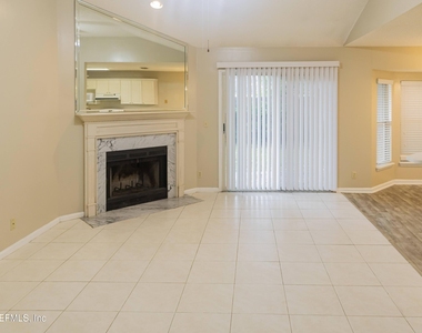 13625 Las Brisas Way - Photo Thumbnail 3