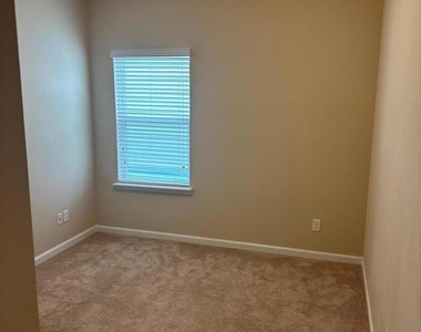 1440 Aspenwood Drive - Photo Thumbnail 12