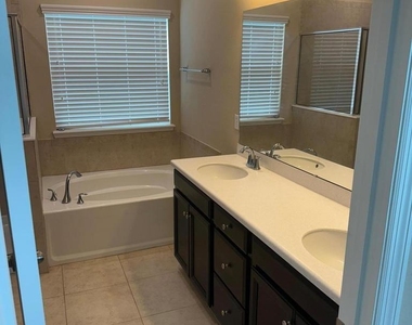 1440 Aspenwood Drive - Photo Thumbnail 7