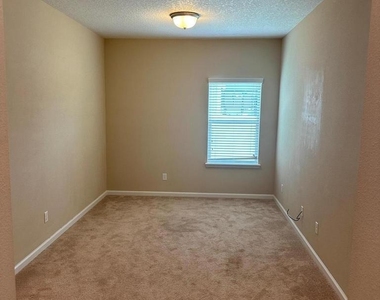 1440 Aspenwood Drive - Photo Thumbnail 11