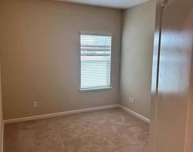 1440 Aspenwood Drive - Photo Thumbnail 14