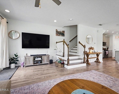 11150 Minnetta Court - Photo Thumbnail 17