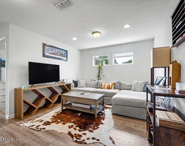 11150 Minnetta Court - Photo Thumbnail 19
