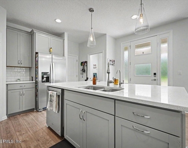 11150 Minnetta Court - Photo Thumbnail 9