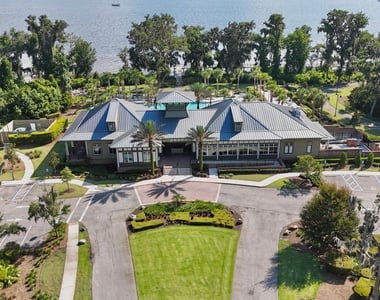308 Spruce Hill Point - Photo Thumbnail 25