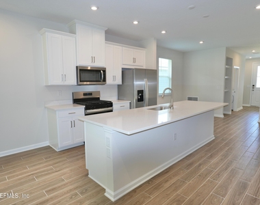 308 Spruce Hill Point - Photo Thumbnail 8