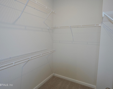 308 Spruce Hill Point - Photo Thumbnail 11