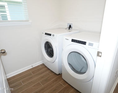 308 Spruce Hill Point - Photo Thumbnail 3