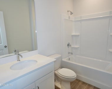 308 Spruce Hill Point - Photo Thumbnail 5