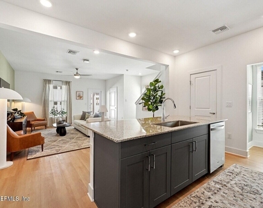 3730 Dupont Avenue - Photo Thumbnail 4