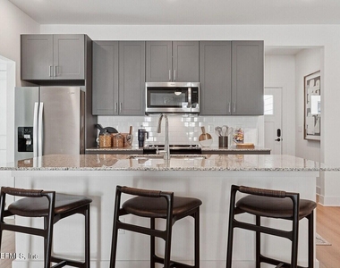 3730 Dupont Avenue - Photo Thumbnail 11