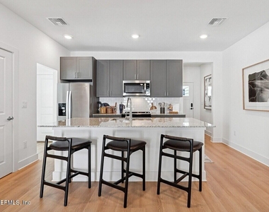 3730 Dupont Avenue - Photo Thumbnail 5
