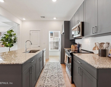3730 Dupont Avenue - Photo Thumbnail 3