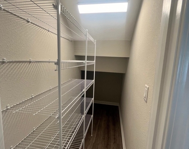 2117 Hawkeye Place - Photo Thumbnail 12