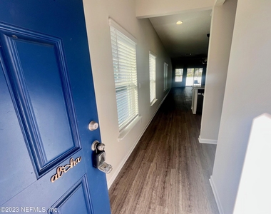 2117 Hawkeye Place - Photo Thumbnail 4