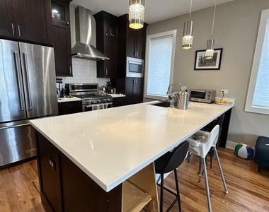 2836 N Kedzie Avenue - Photo Thumbnail 6