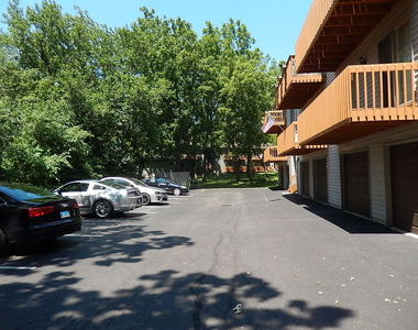 375 Woodridge Circle - Photo Thumbnail 2