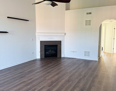 16600 Liberty Circle - Photo Thumbnail 5