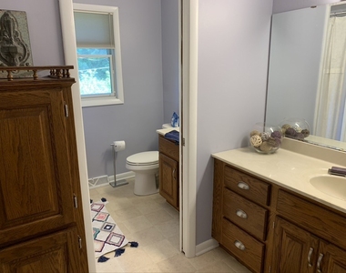 1126 Laurel Lane - Photo Thumbnail 10