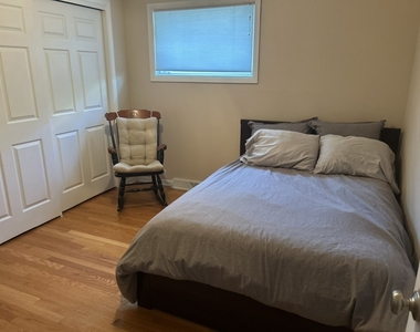1126 Laurel Lane - Photo Thumbnail 11