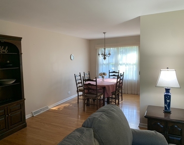 1126 Laurel Lane - Photo Thumbnail 8