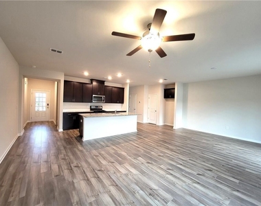 614 Easton Way - Photo Thumbnail 3