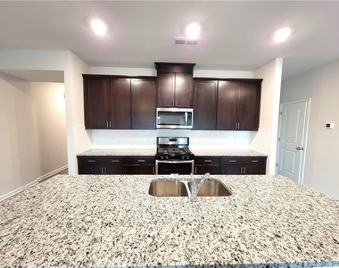 614 Easton Way - Photo Thumbnail 7