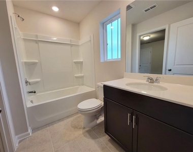 614 Easton Way - Photo Thumbnail 17