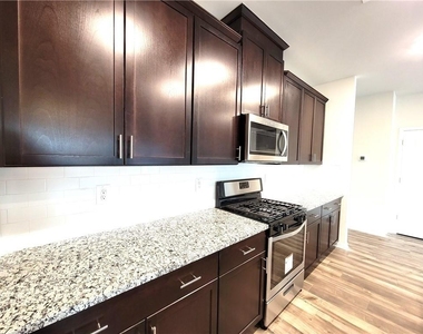 614 Easton Way - Photo Thumbnail 9