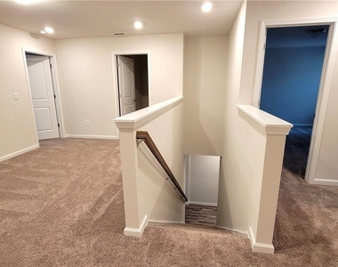 614 Easton Way - Photo Thumbnail 13