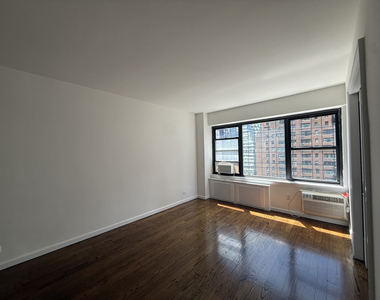 157 East 57th Street - Photo Thumbnail 5